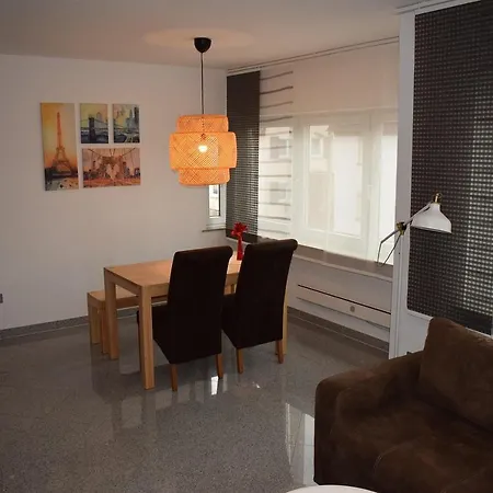 Luxury-wohnung Mit 2 Schlafzimmer *